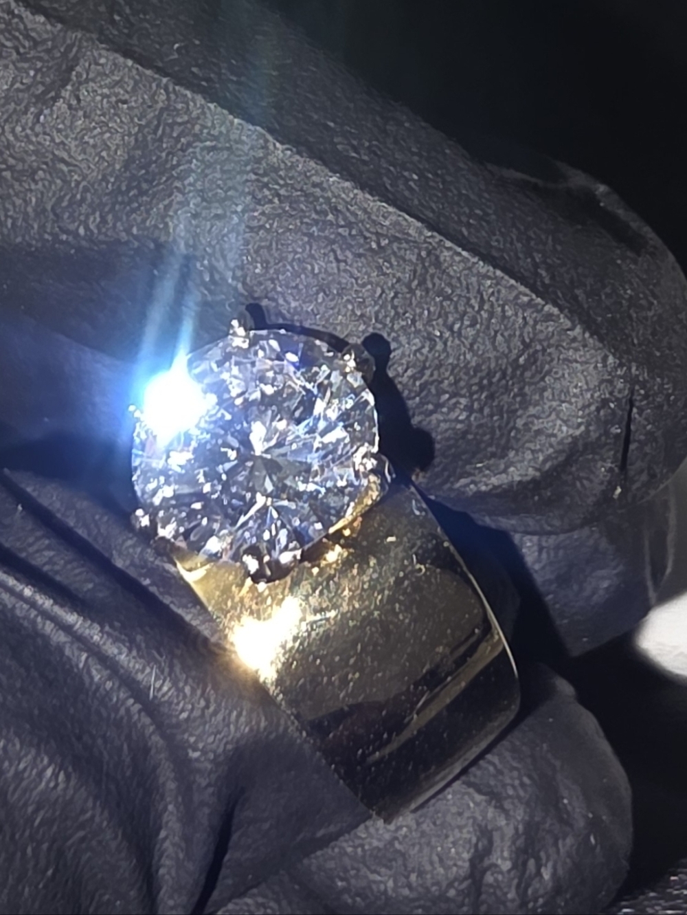 Watch Video / 14K Gold Minimalist Solitaire Crown Setting Ring
